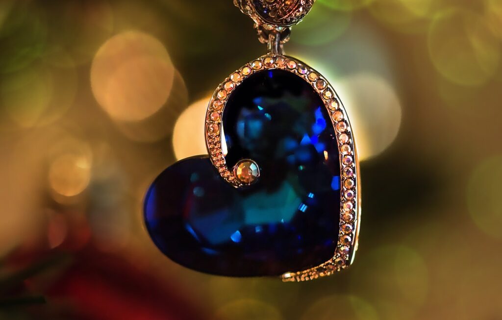 jewellery, heart, follower-3894073.jpg