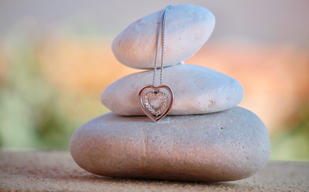necklace, heart, stones-2149668.jpg